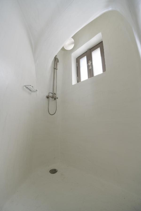 Astrea Suites "Ostria Cave Villa-Outdoor Jacuzzi" Oia  Exterior photo