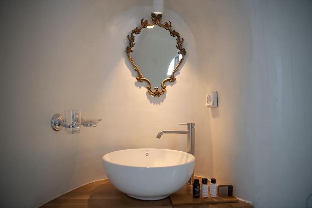 Astrea Suites "Ostria Cave Villa-Outdoor Jacuzzi" Oia  Exterior photo