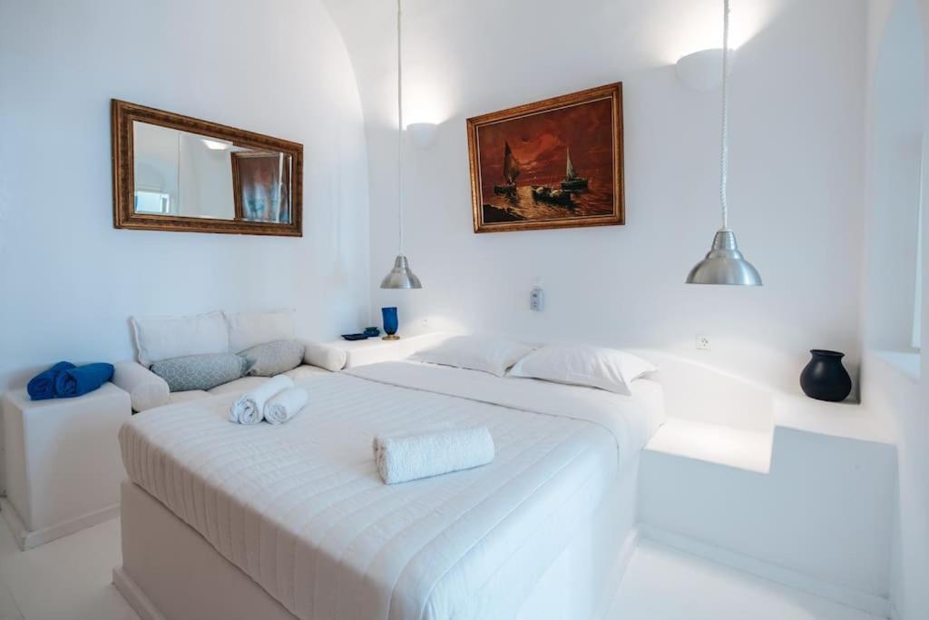 Astrea Suites "Ostria Cave Villa-Outdoor Jacuzzi" Oia  Exterior photo