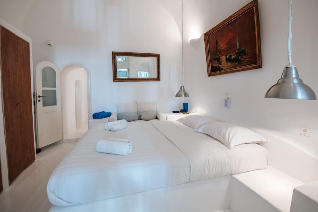 Astrea Suites "Ostria Cave Villa-Outdoor Jacuzzi" Oia  Exterior photo