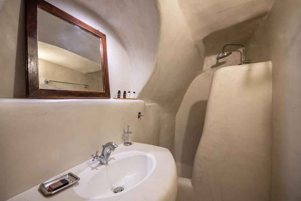 Astrea Suites "Ostria Cave Villa-Outdoor Jacuzzi" Oia  Exterior photo