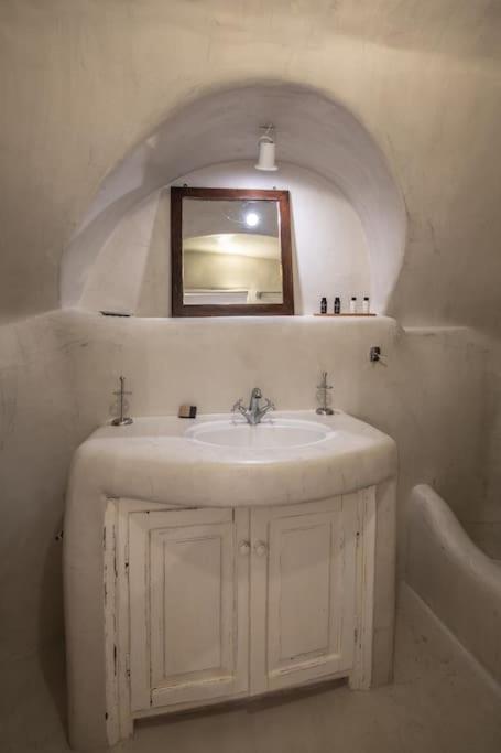 Astrea Suites "Ostria Cave Villa-Outdoor Jacuzzi" Oia  Exterior photo
