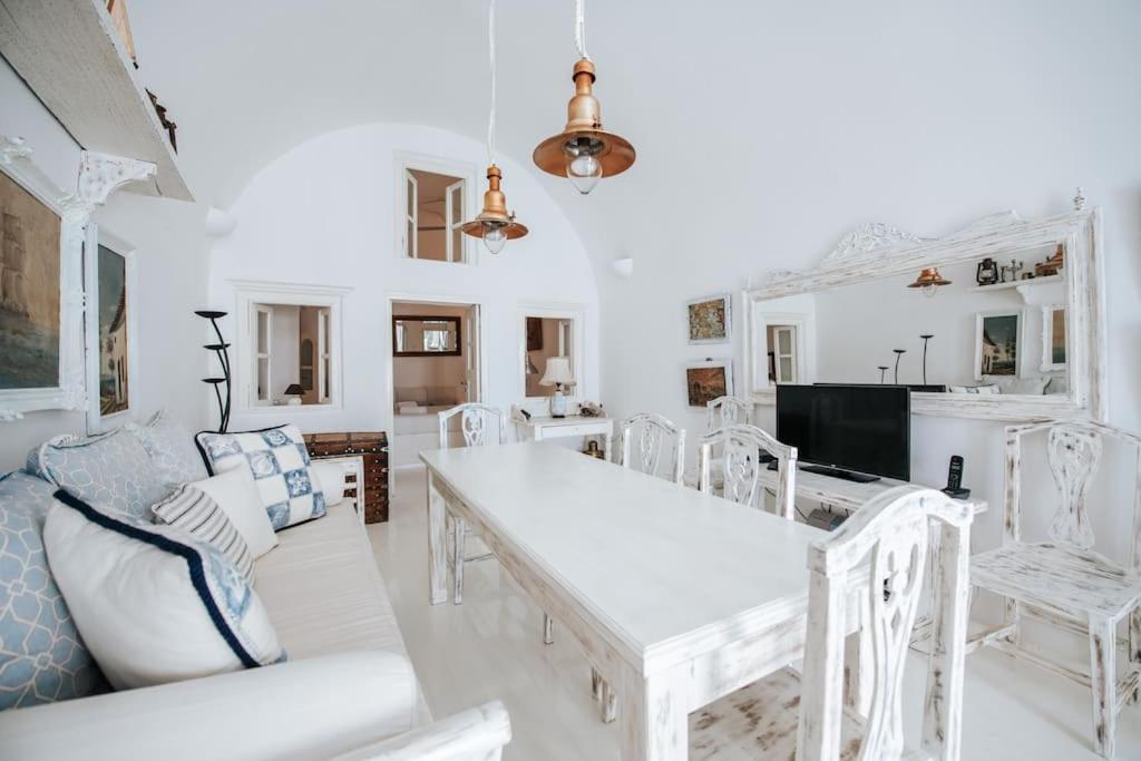 Astrea Suites "Ostria Cave Villa-Outdoor Jacuzzi" Oia  Exterior photo