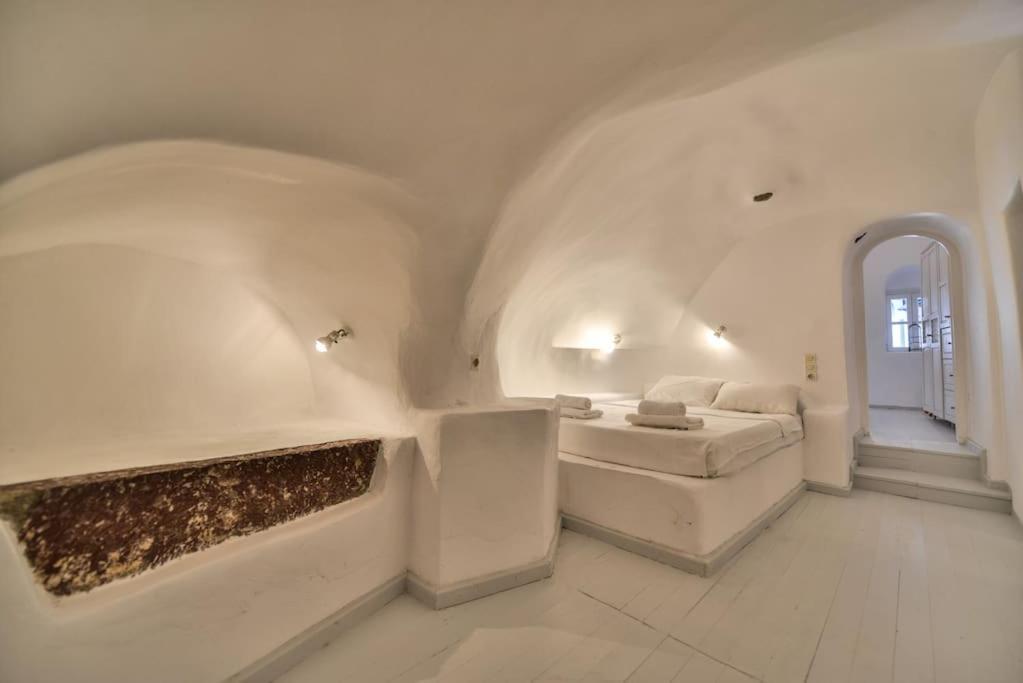 Astrea Suites "Ostria Cave Villa-Outdoor Jacuzzi" Oia  Exterior photo